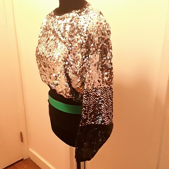 ladies sequined top with elastic band - Picture 2 of 3
